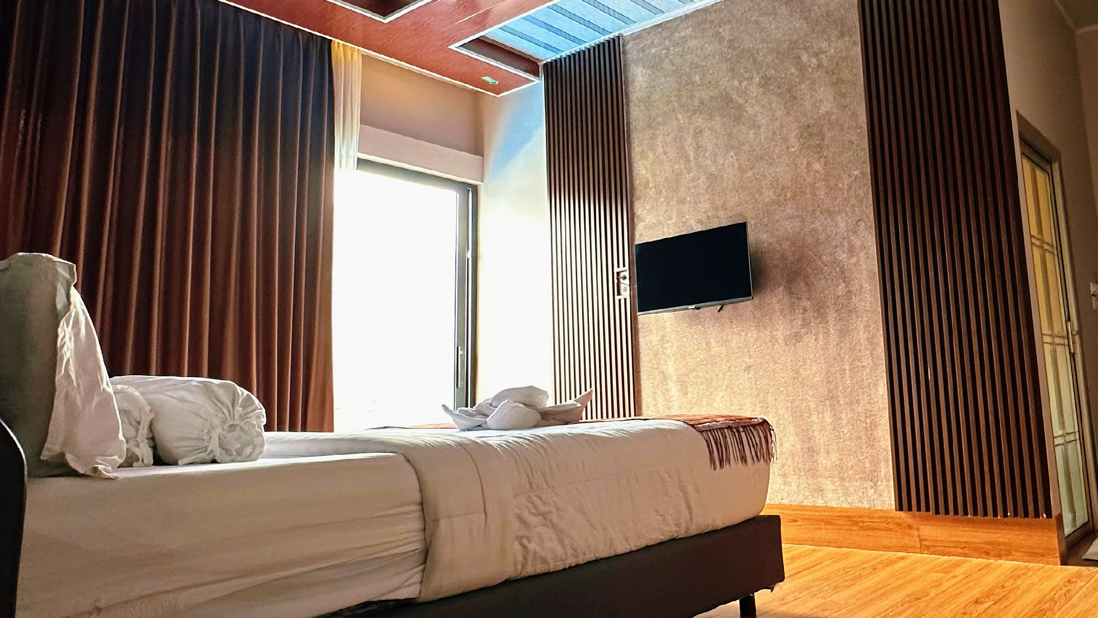 Villa Holbung Hope Villa Samosir dengan teras dan private pool